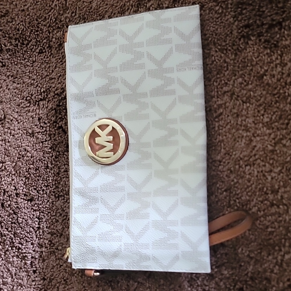 MK LARGE WRISTLET CLUTCH